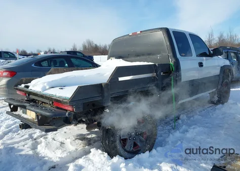 2002 GMC Sierra 1500 Sle z USA, uszkodzony, nr VIN 2GTEK19TX21414543